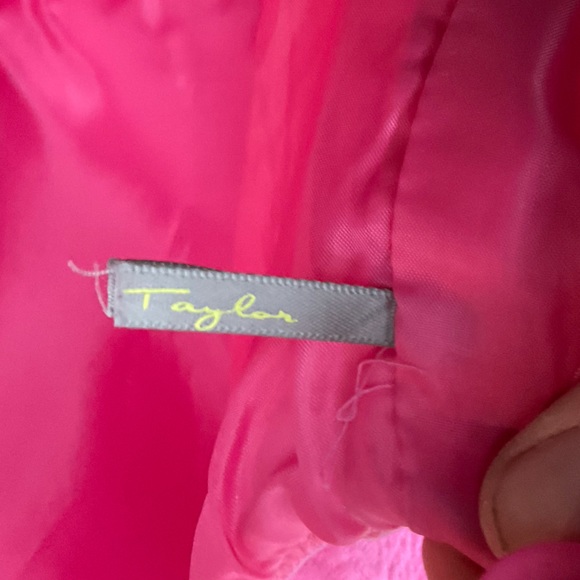 Taylor brand barbiecore pink fitted structured sleeveless Spring mini dress, 6 - Picture 7 of 9